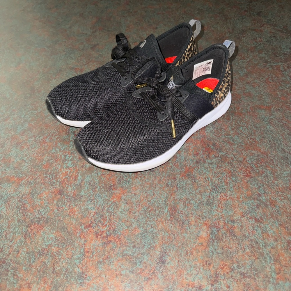 New balance women’s size 7 Black and Leopard Print Sneakers - Picture 2 of 9